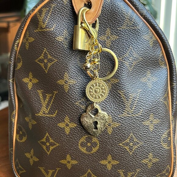 GOLD PADLOCK HEART Bag Charm 🔒 - Picture 8 of 9